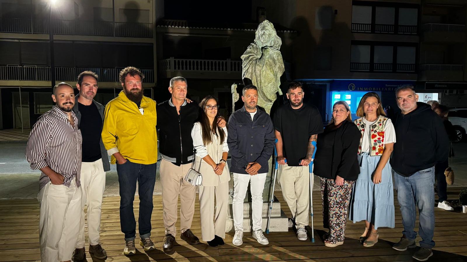 Los responsables del nuevo espacio junto a representantes municipales