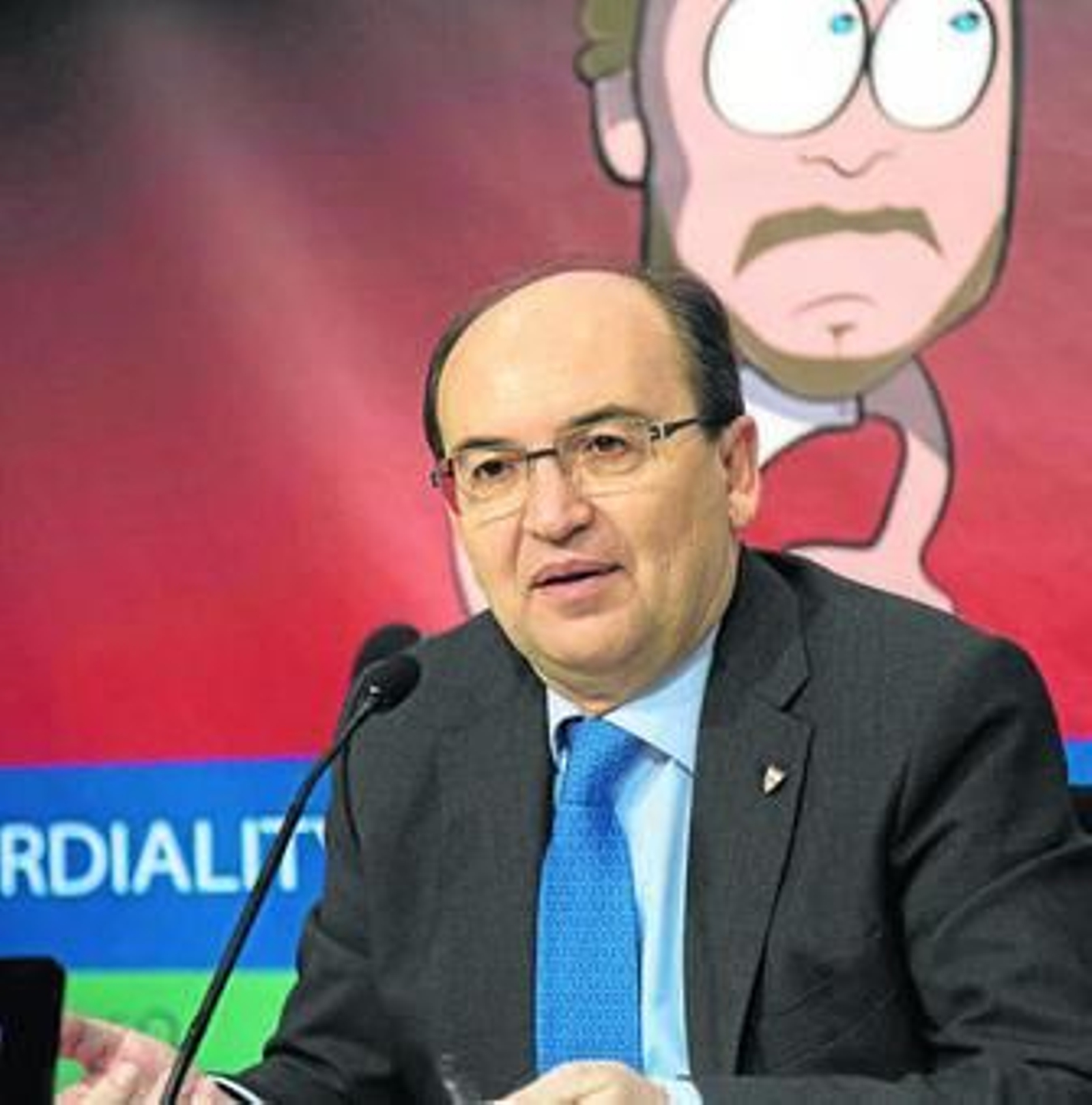 José Castro atiende a la prensa en el Ramón Sánchez-Pizjuán.