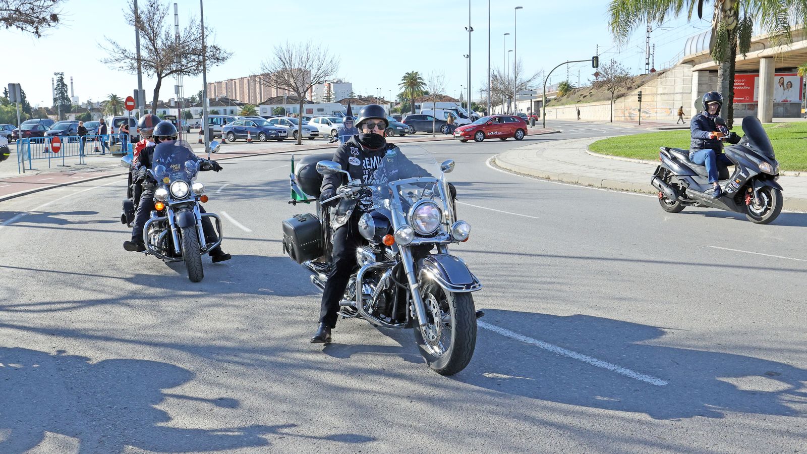 La Gran Caravana Motera Solidaria se pasea por Jerez
