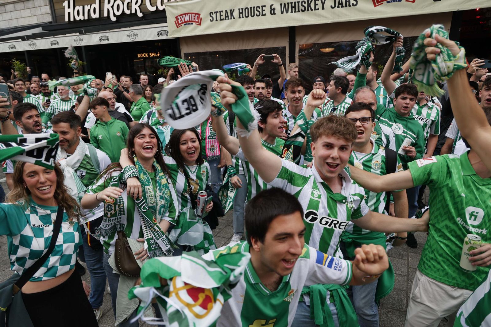 Las imágenes de la marea verde en al final de la Conference League