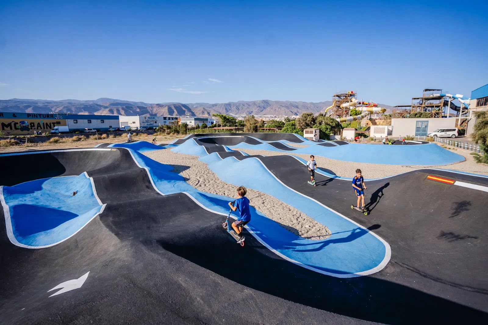 Así es el pump track de Roquetas de Mar, uno de los más grandes de Andalucía. Oria contará con uno también.