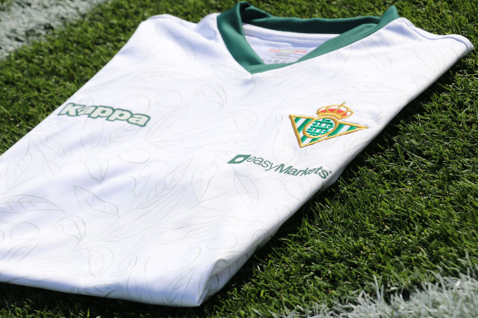 La nueva camiseta de entrenmiento del Betis.