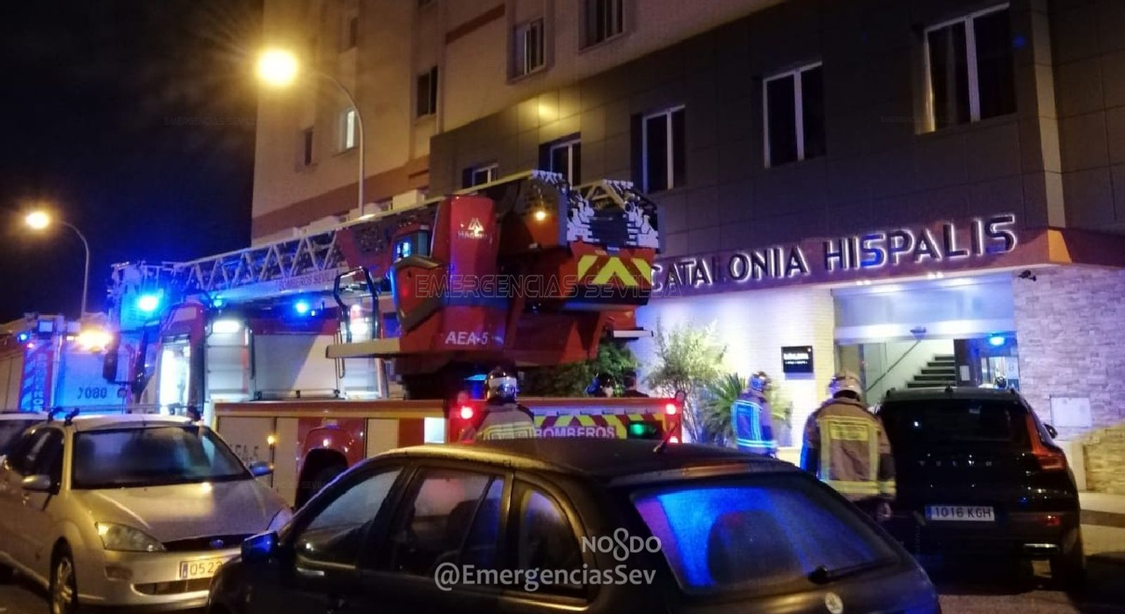 Actuación de los bomberos en un hotel de la avenida de Andalucía