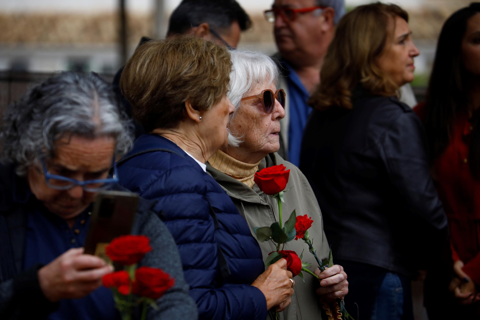 El acto de homenaje previo a las exhumaciones de las fosas en la Salud, en imágenes