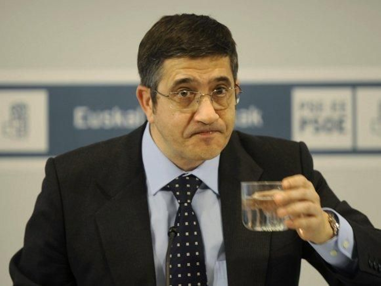 López pide un Congreso extraordinario del PSOE para antes de las primarias