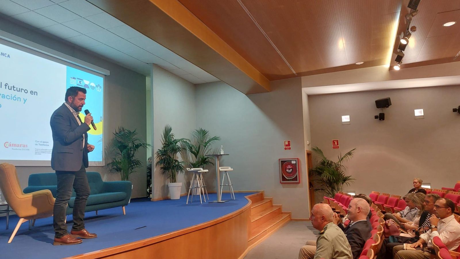 El delegado del Estado en la Zona Franca de Cádiz, durantr su intervención.