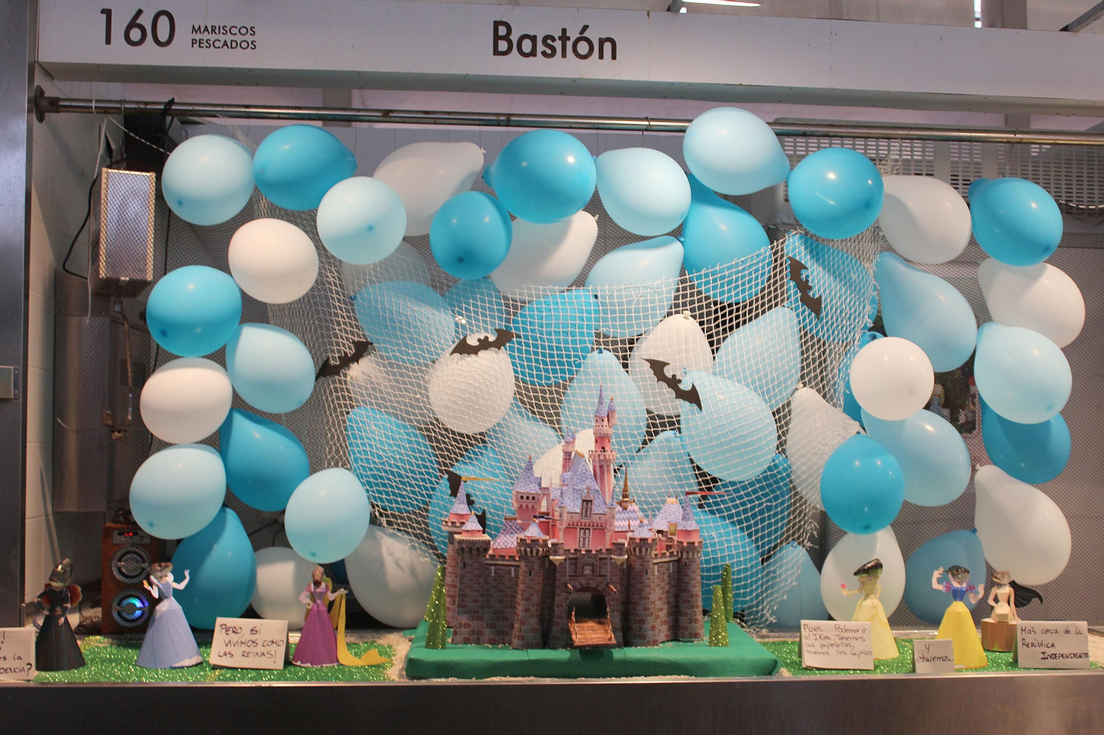 Las imágenes de la fiesta de los Tosantos en el Mercado Central