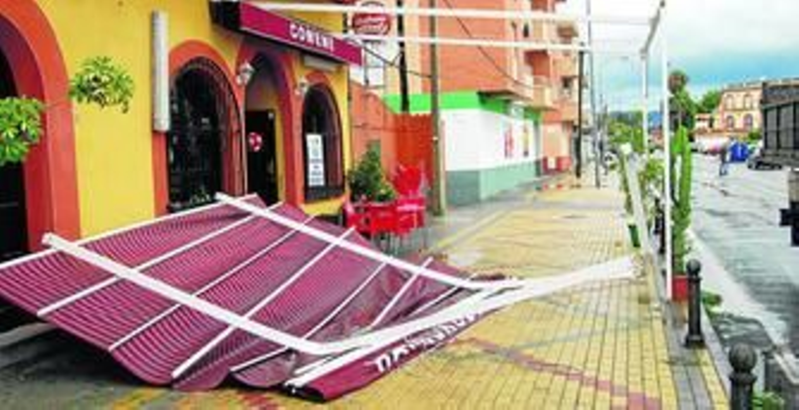 El tornado se llevó por delante la estructura de un restaurante.