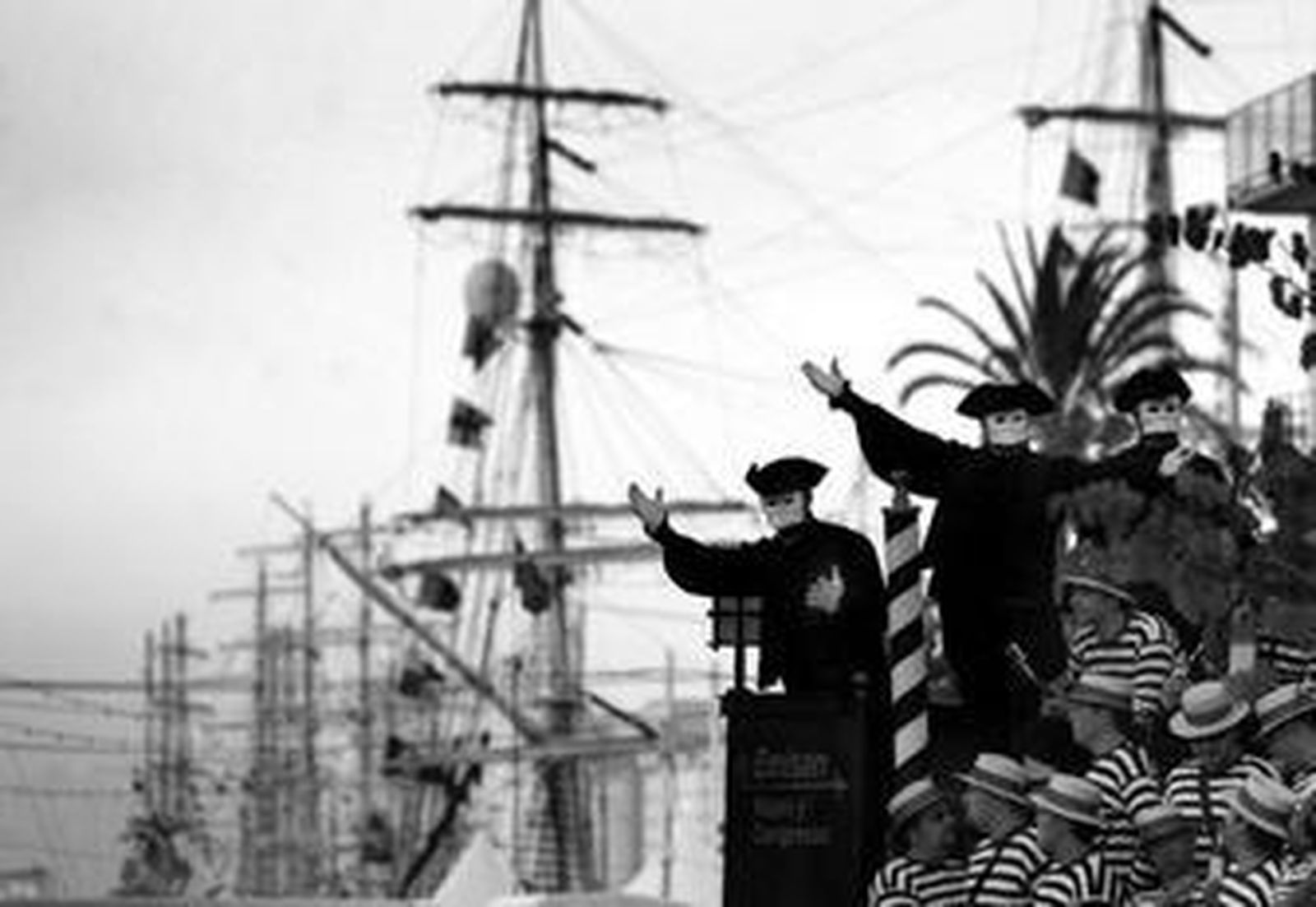 Un coro canta en la plaza de San Juan de Dios en el carrusel celebrado con motivo de la Regata de 2006.