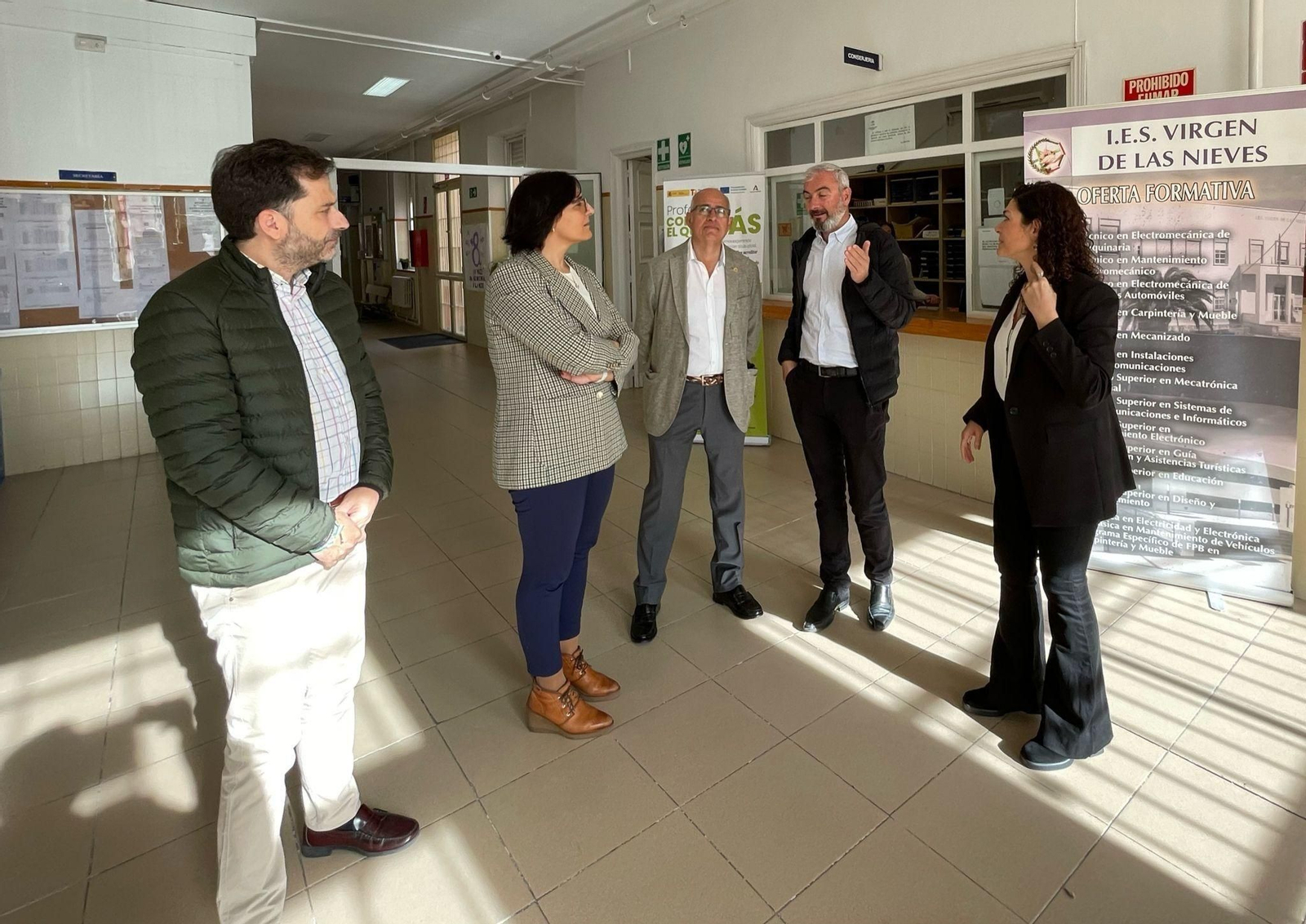 Visita de  la  Junta al IES  Virgen  de  las  Nieves