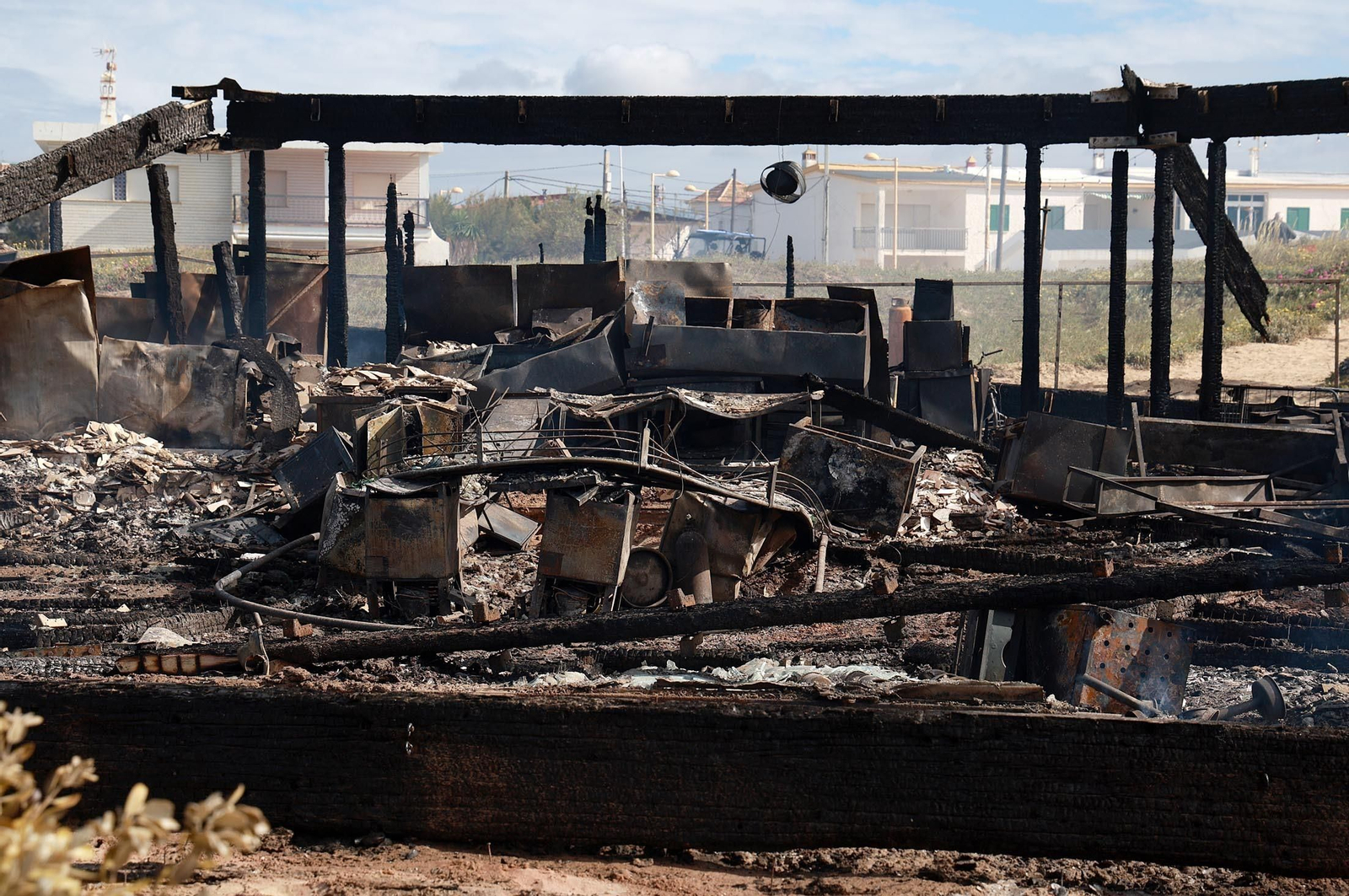 Imágenes del chiringuito El Tabla tras el debastador incendio