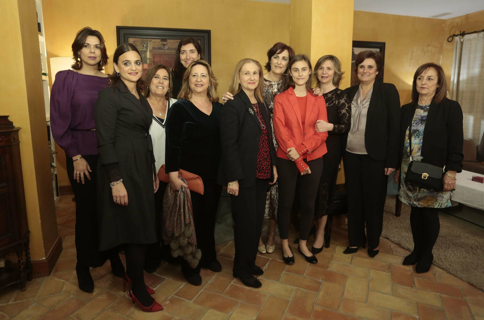 De izquierda a derecha, Arancha Herrera, Amalia Cardenete, Maribel Camacho, Silvia Martín, Araceli Limón, Concha Vicedo, Charo Padilla, Sofía Marvizón (hija de la pregonera), Fátima Muñoz, Miriam Franco y Aurora Campos.