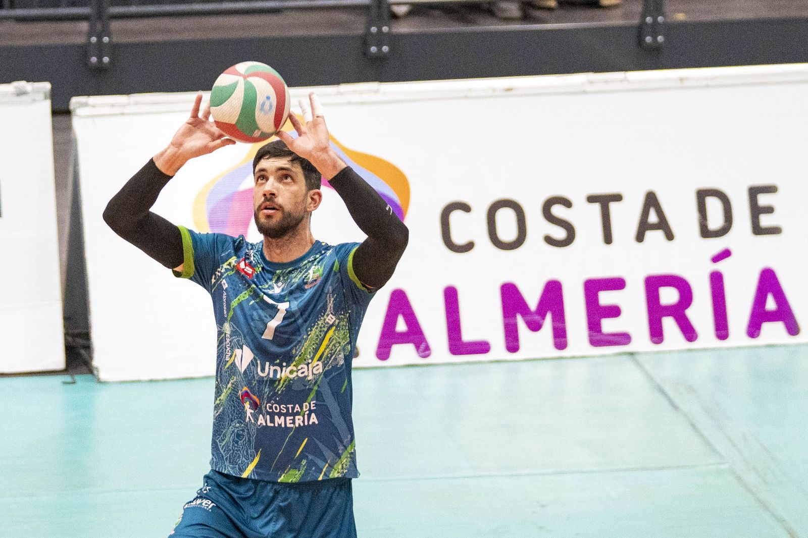 Las imágenes del partido entre Unicaja Costa de Almería y Pamesa Teruel de Superliga de voleibol