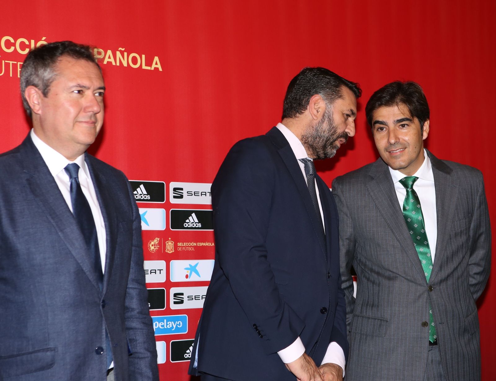 Haro habla con el consejero de Deportes.