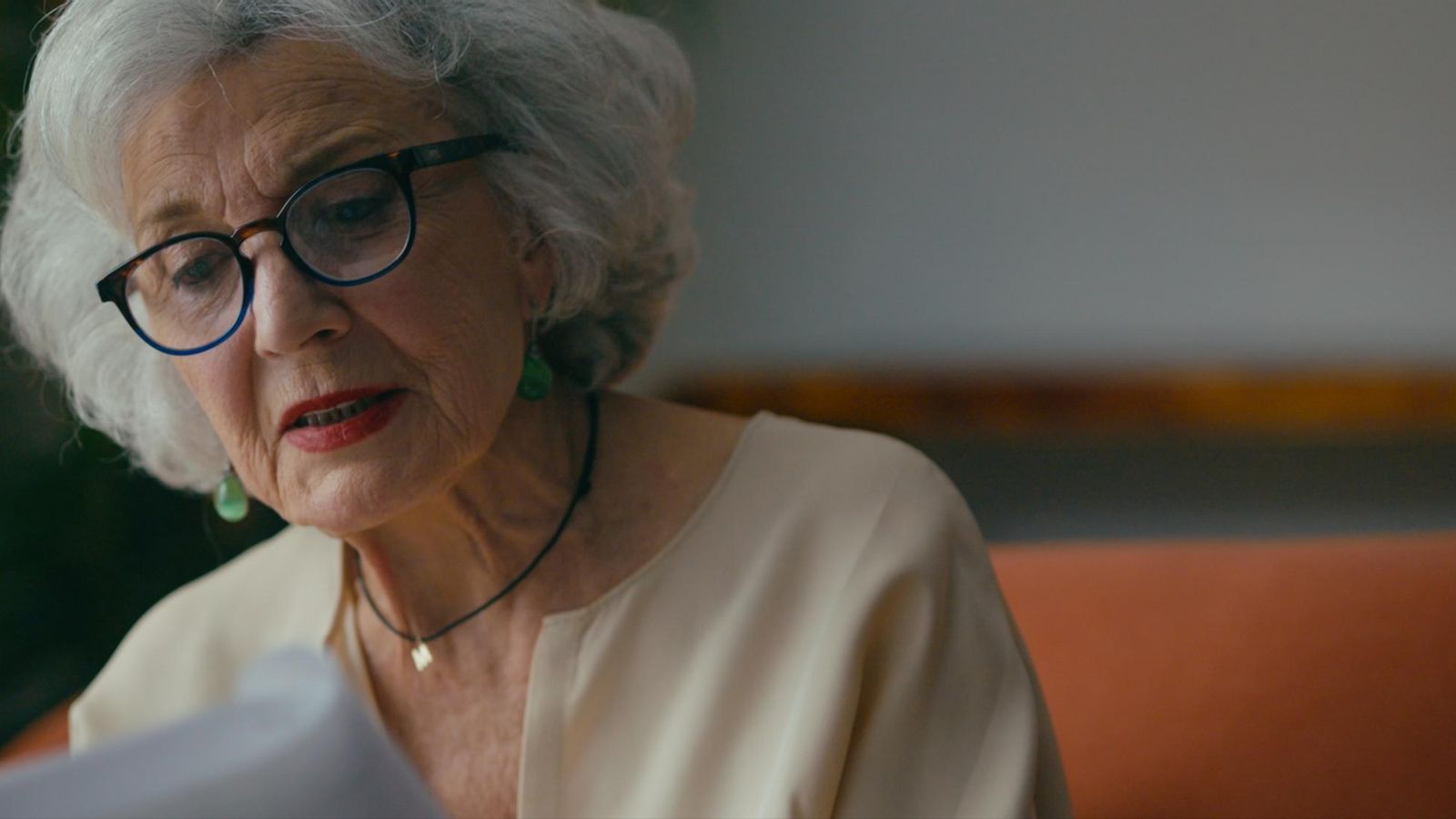 Marisa Paredes ofrece uno de los testimonios del documental.