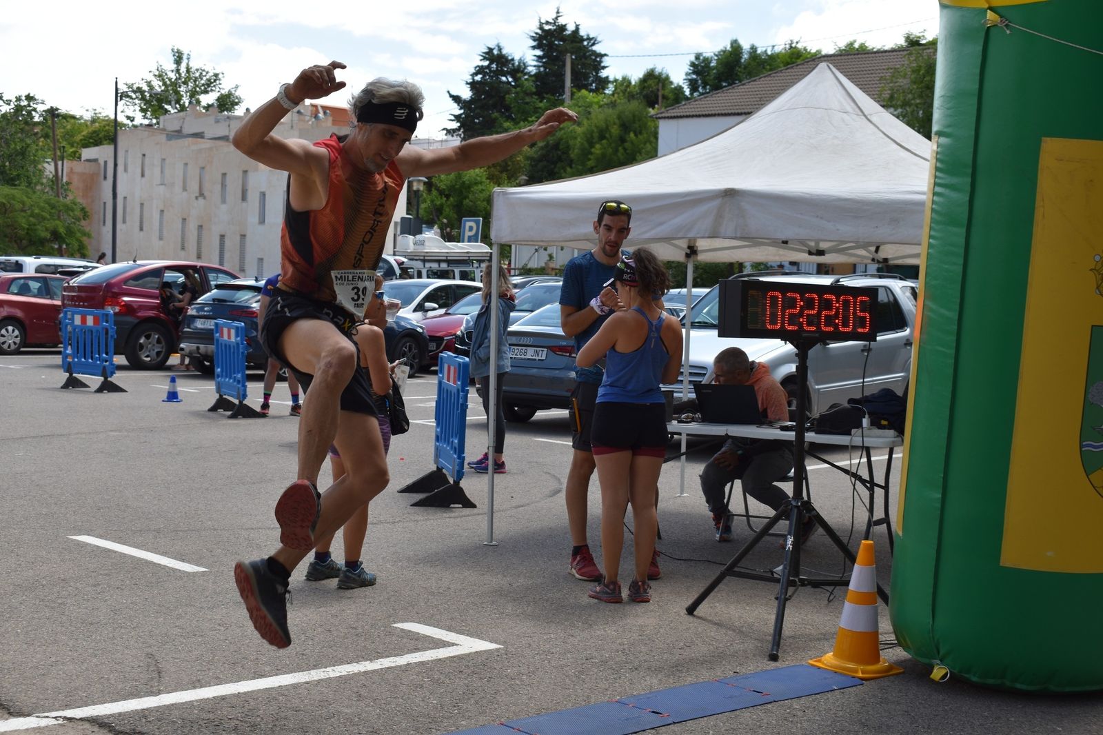 Pura alegría al cruzar la línea de meta