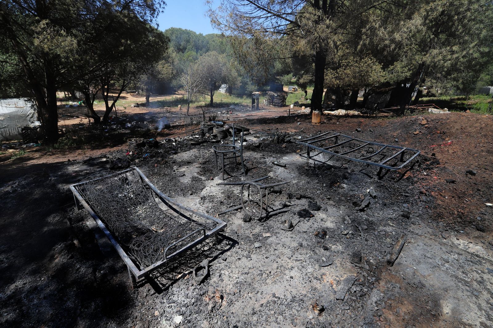 Imágenes del incendio de chabolas en Lucena del Puerto