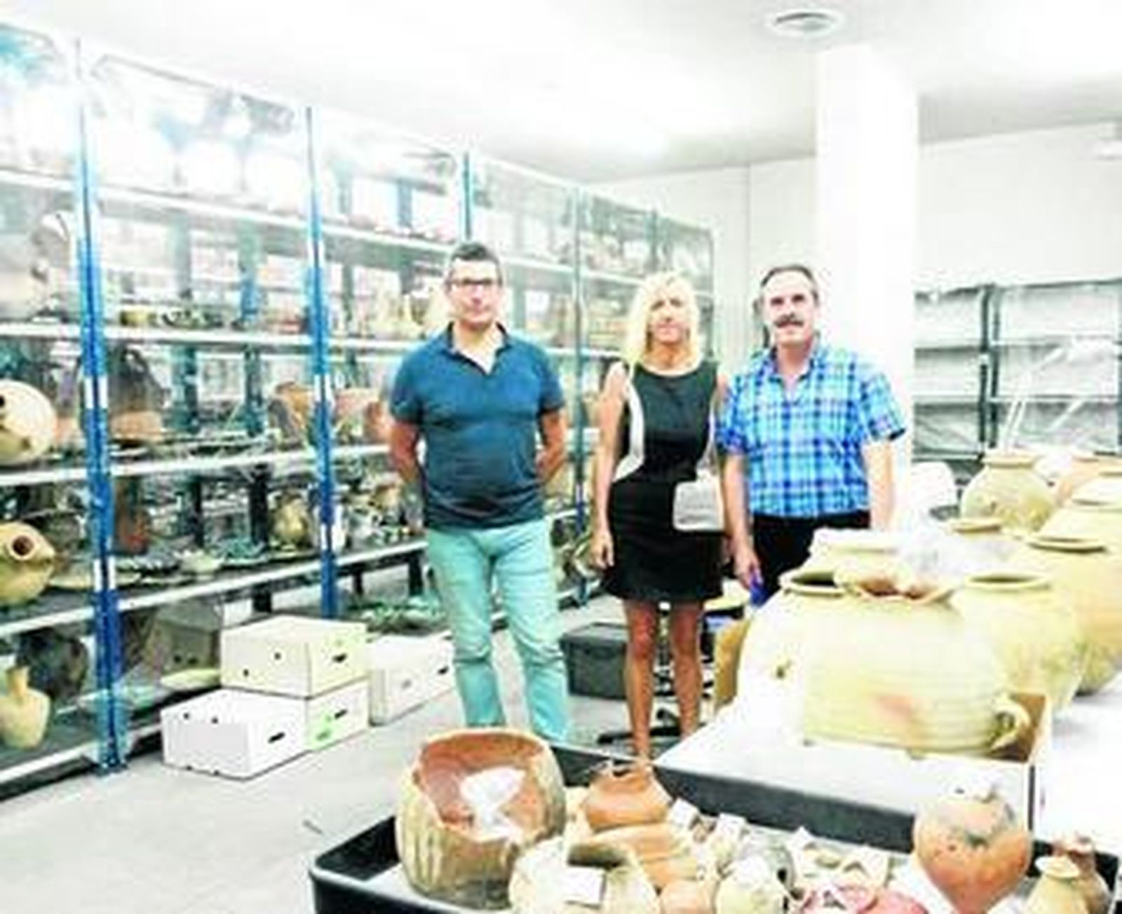 El delegado de Cultura, Alfredo Valdivia acompañado de Arturo del Pino y Carmen Méndez en el Museo.