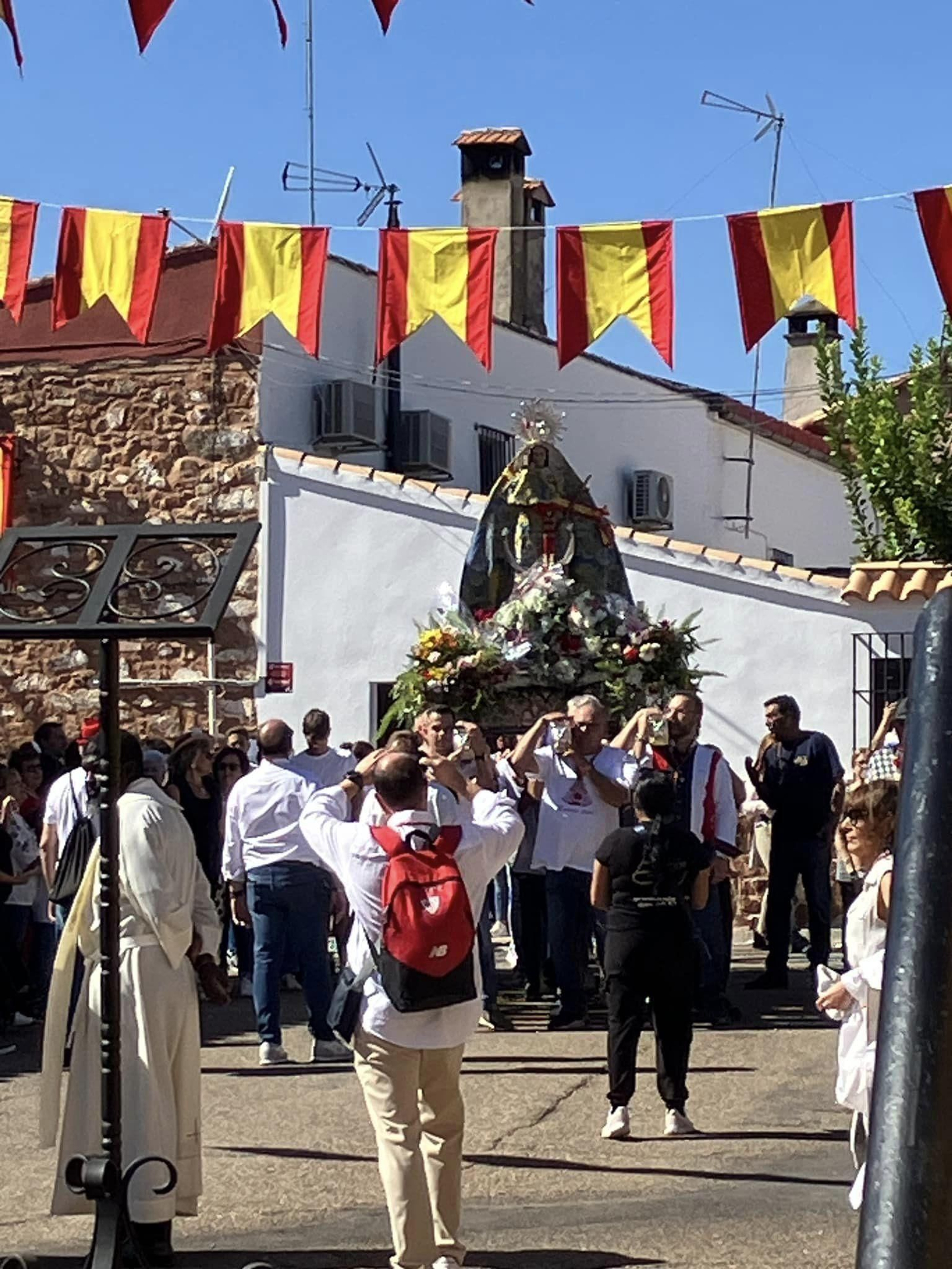 La Virgen de Zocueca reúne a los romeros de Bailén y Guarromán, en imágenes
