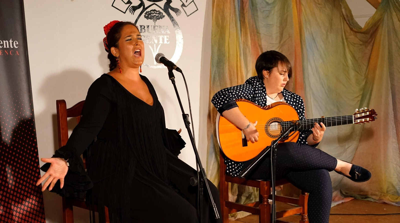 Lidia Hernández y Alba Espert, durante el recital que clausuró el acto.