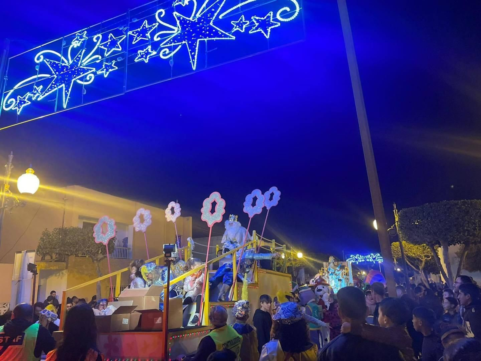 La cabalgata de Níjar, en su tránsito por la localidad de San Isidro.