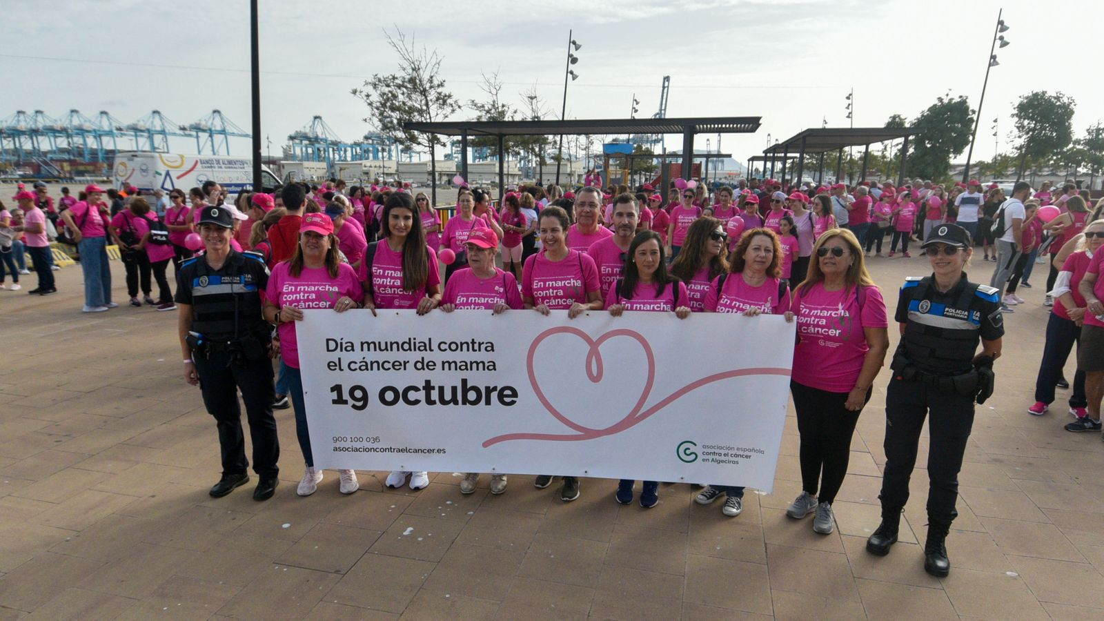 Las fotos de la Marcha contra el cáncer de mama en Algeciras