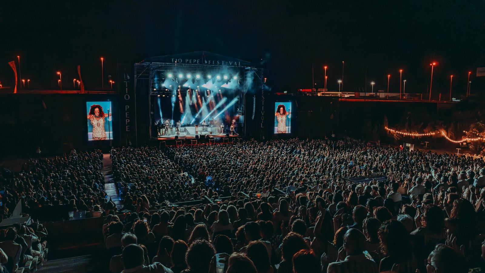 La cantante llenó la bodega Las Copas.
