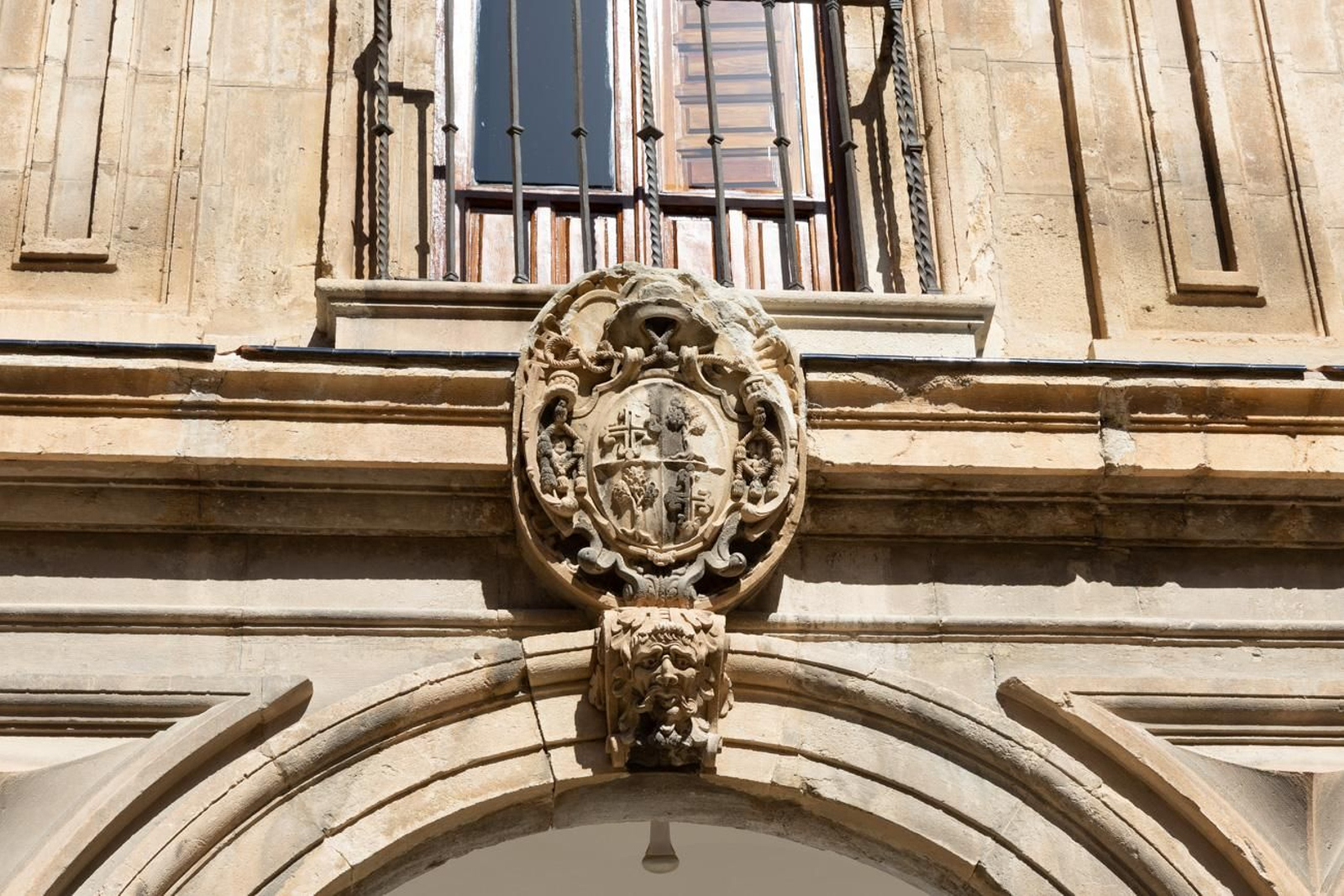 El Archivo Histórico Provincial de Jaén: de convento a guardián de la cultura El Archivo Histórico Provincial de Jaén: de convento a guardián de la cultura