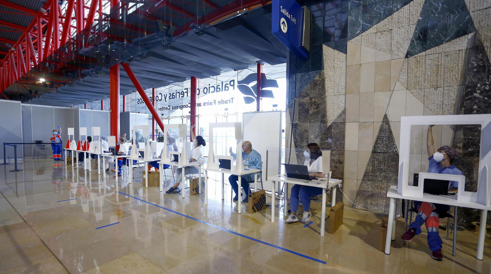 La vacunación del Palacio de Ferias de Málaga, en fotos