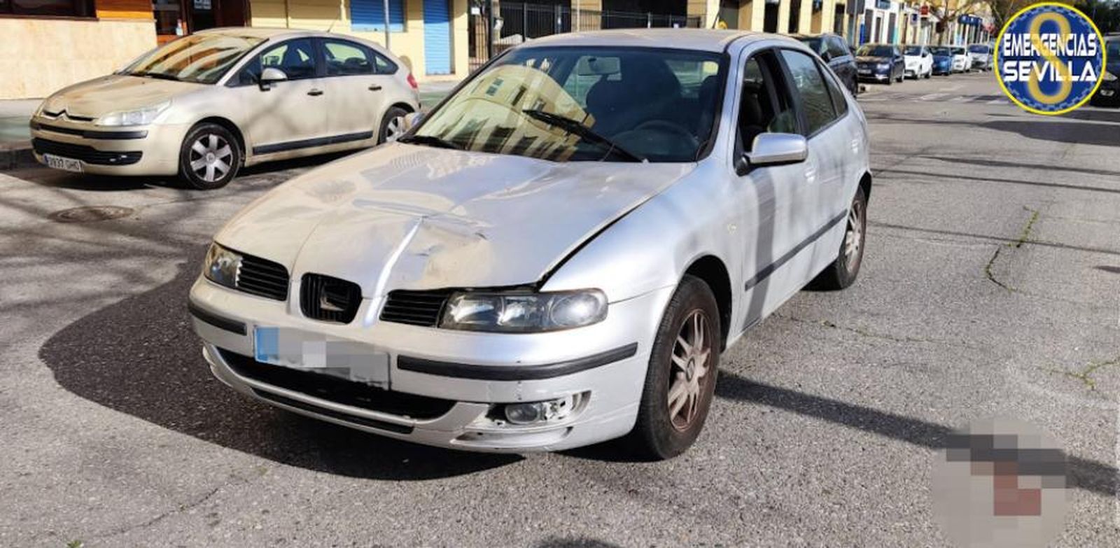 Vehículo implicado en el accidente de la calle José Saramago, donde una joven resultó herida grave.