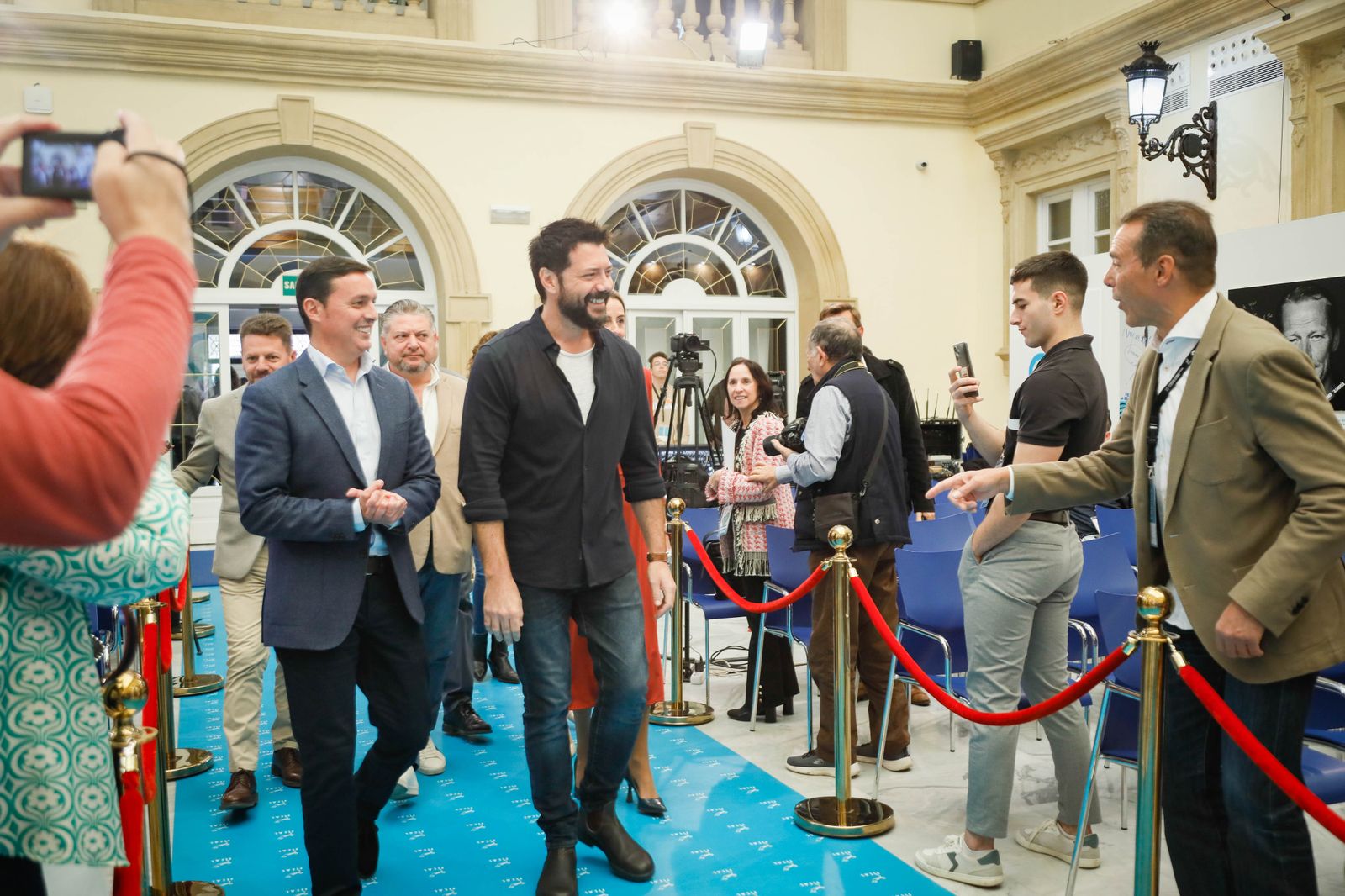 Imágenes en el paseo de la fama de Álvaro Morte