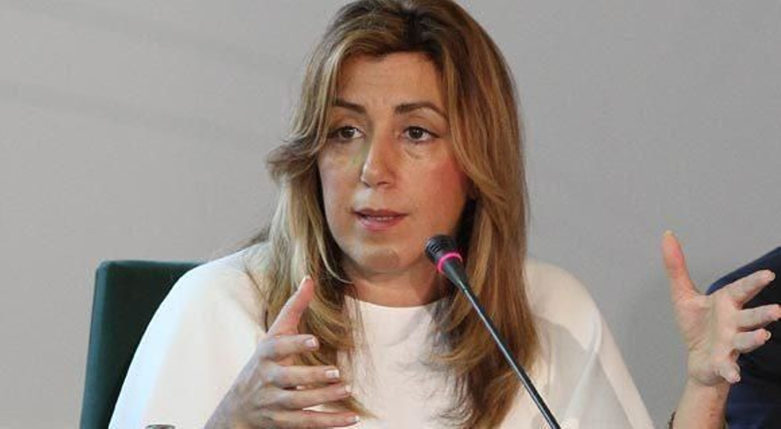 Susana Díaz cree que Podemos "se equivoca" si considera al PSOE un adversario