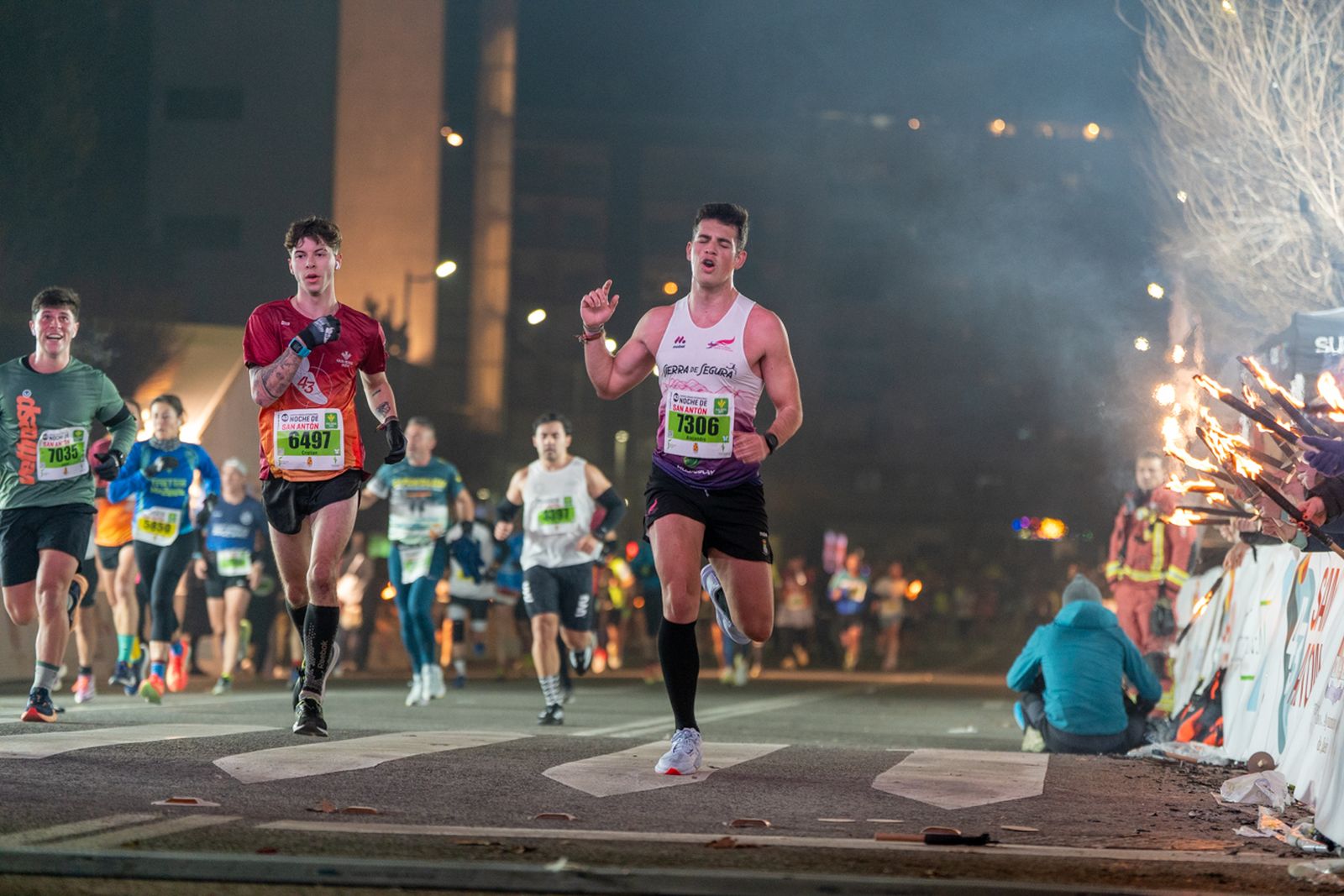 En imágenes: búscate en tu llegada a meta de la Carrera de San Antón 2026 (7)
