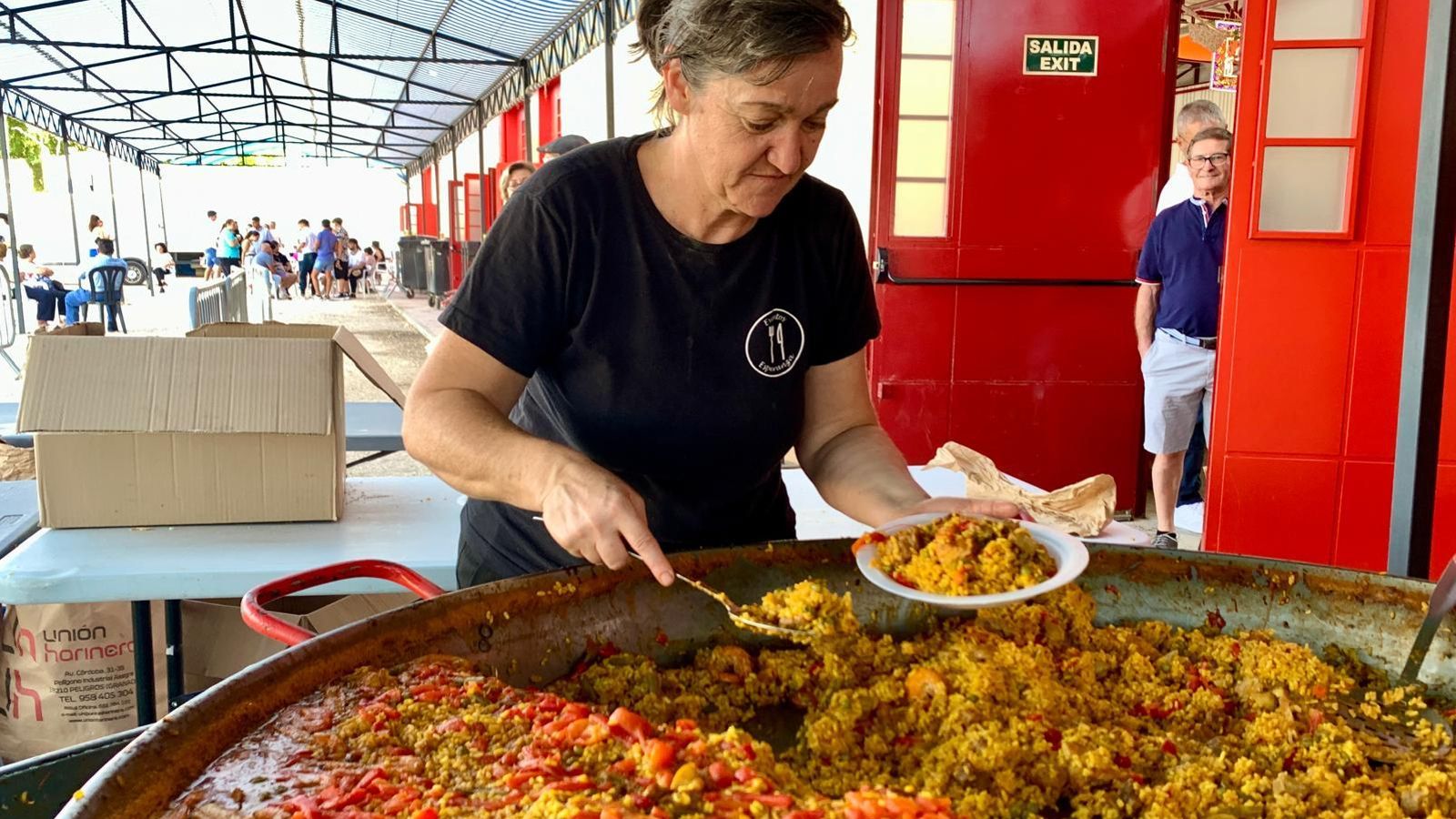El precio solidario era de 1 euro por una bebida y un plato de paella.