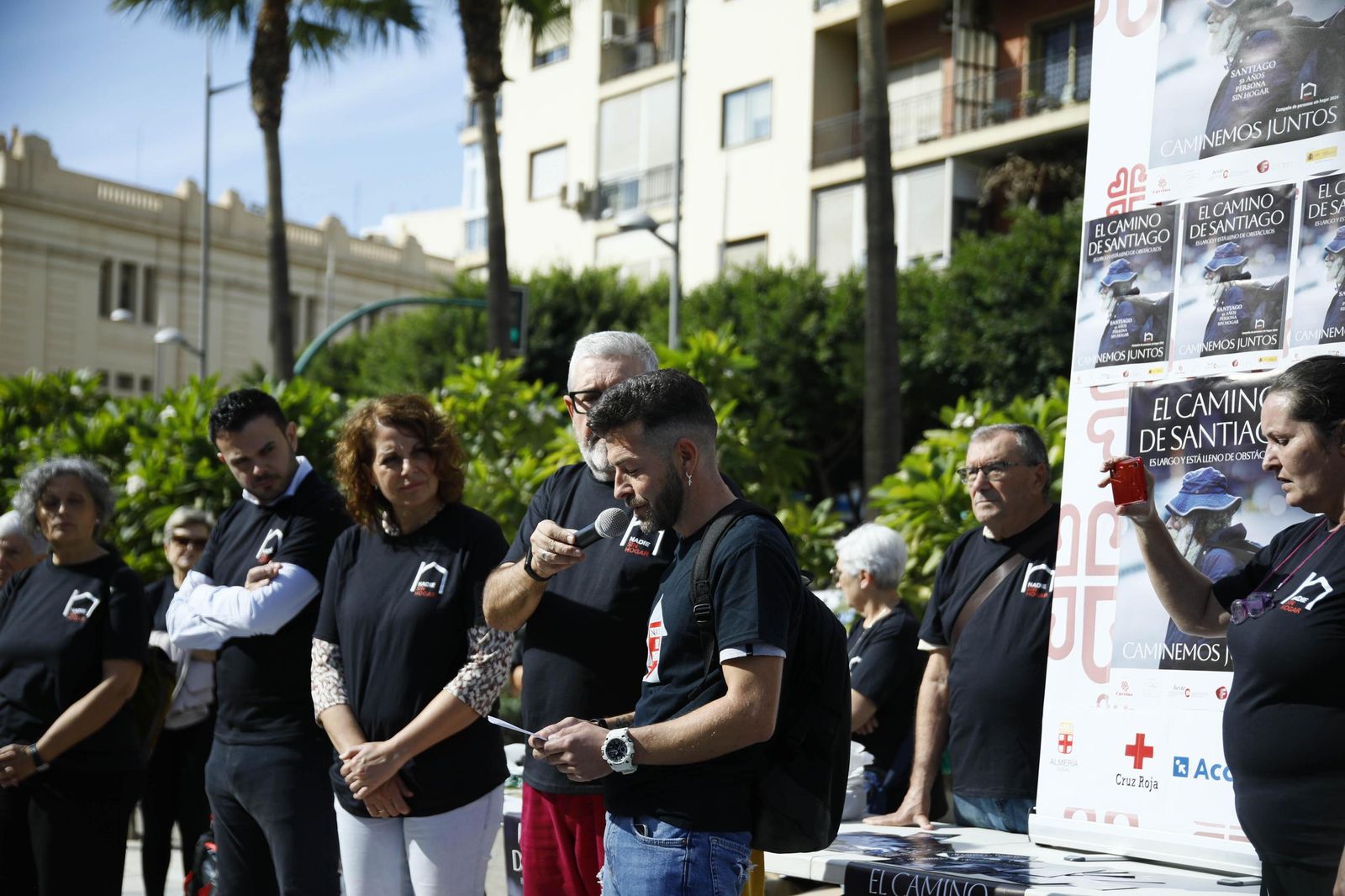 Imágenes de la campaña "Camino de Santiago" para celebrar el día de las personas sin hogar en Almería