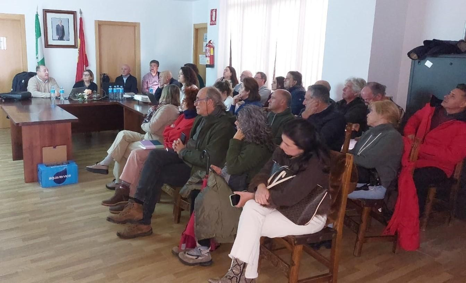 Reunión de ACUAES con colectivos sociales sobre las alternativas de la depuradora y colectores de Montejaque y Benaoján.