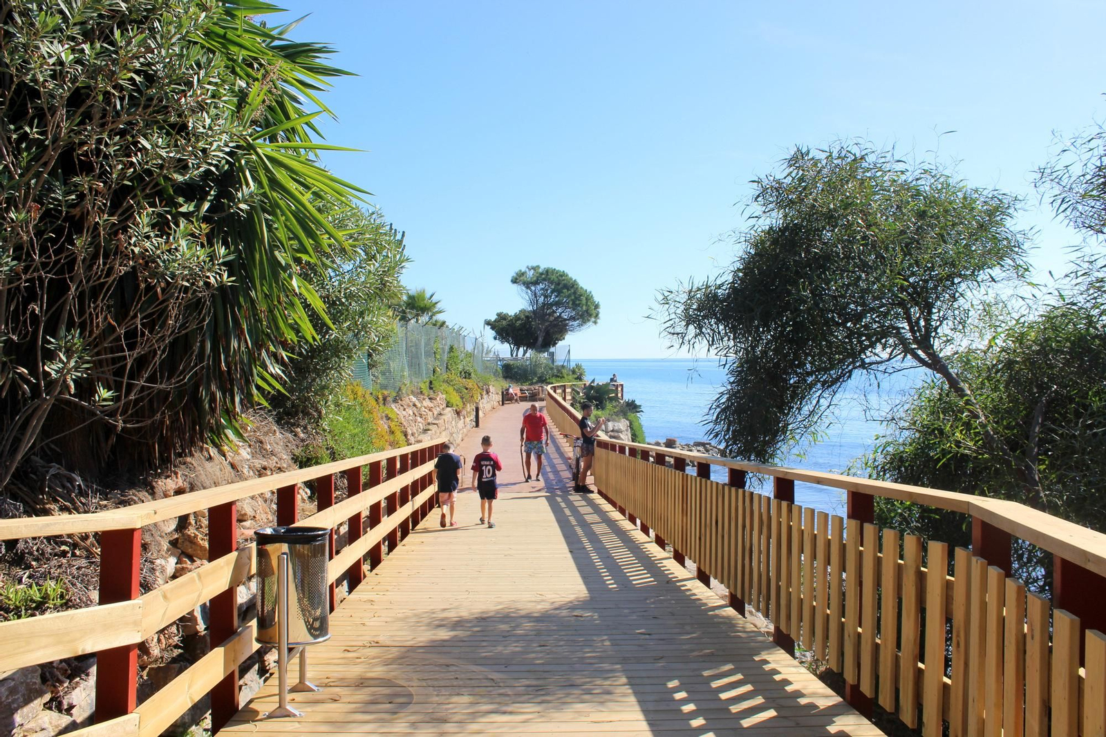 Tramo de la Senda Litoral a su paso por Estepona.