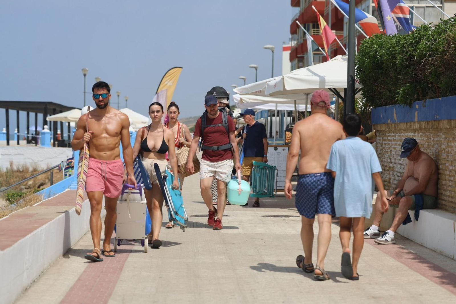 Imágenes del ambiente en las playas de Huelva