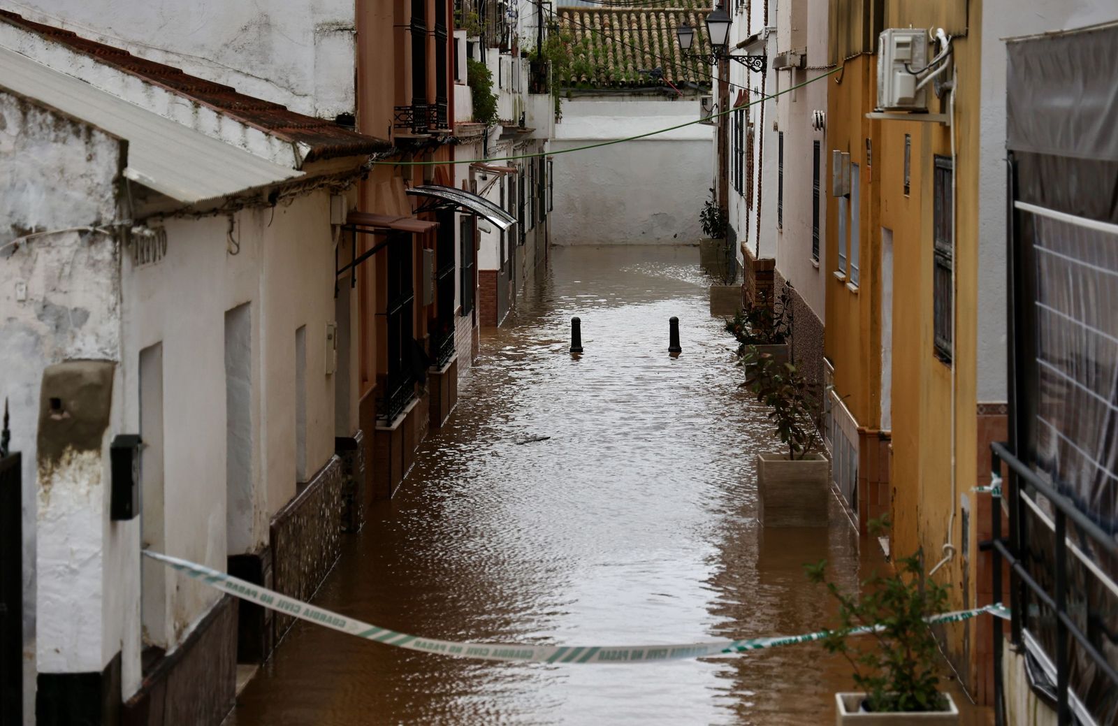 Lora del Río, ante la crecida del Guadalquivir: así lo contiene el muro de defensa
