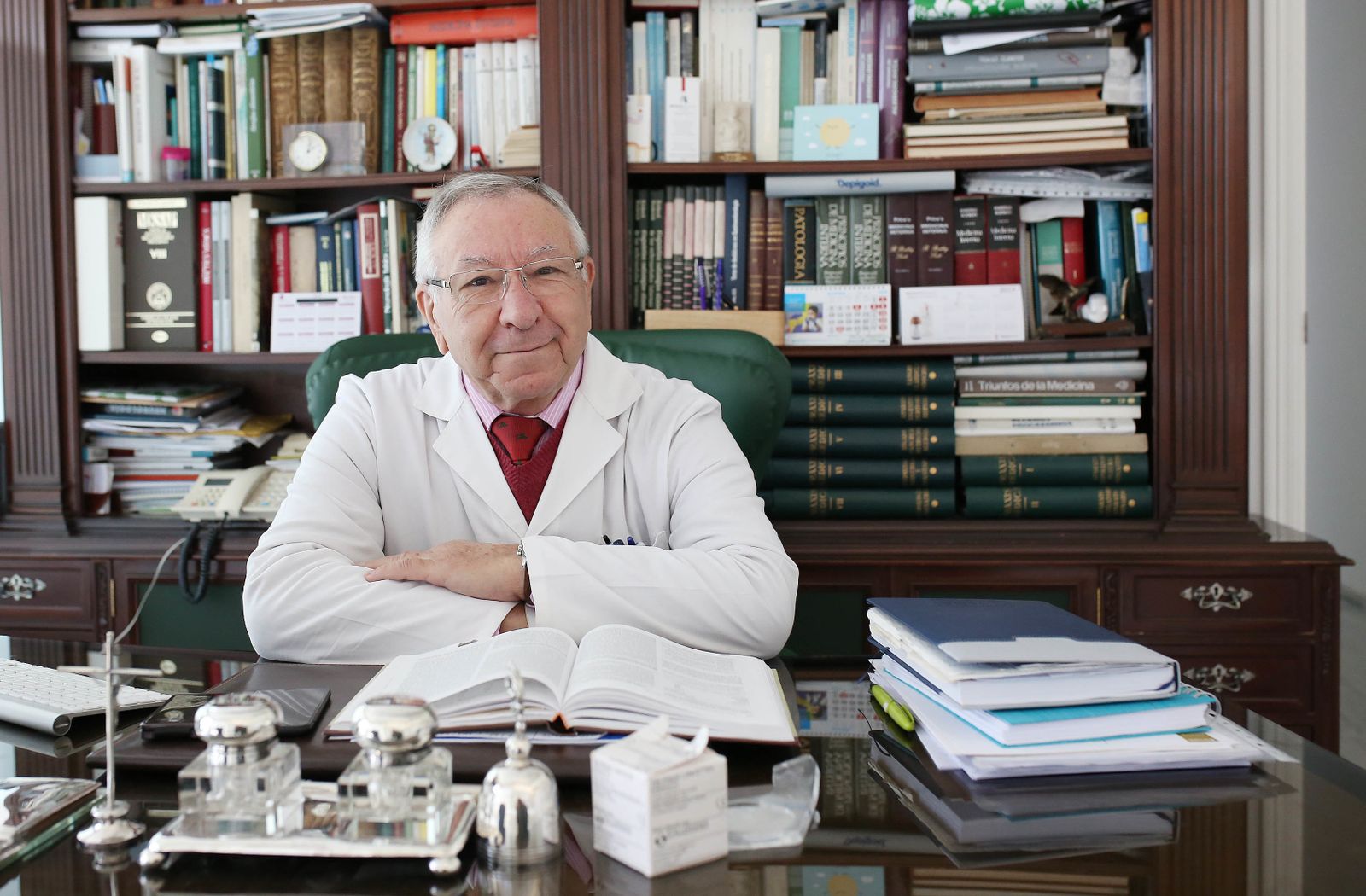 Luis Lapie, el pasado viernes en Jerez, en su clínica especializada en alergias y en trastornos del sueño.