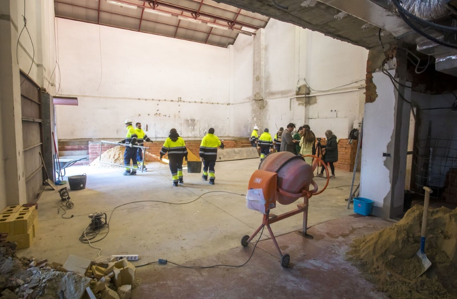 Las obras del nuevo salón de actos del Centro Municipal Los Rosales.