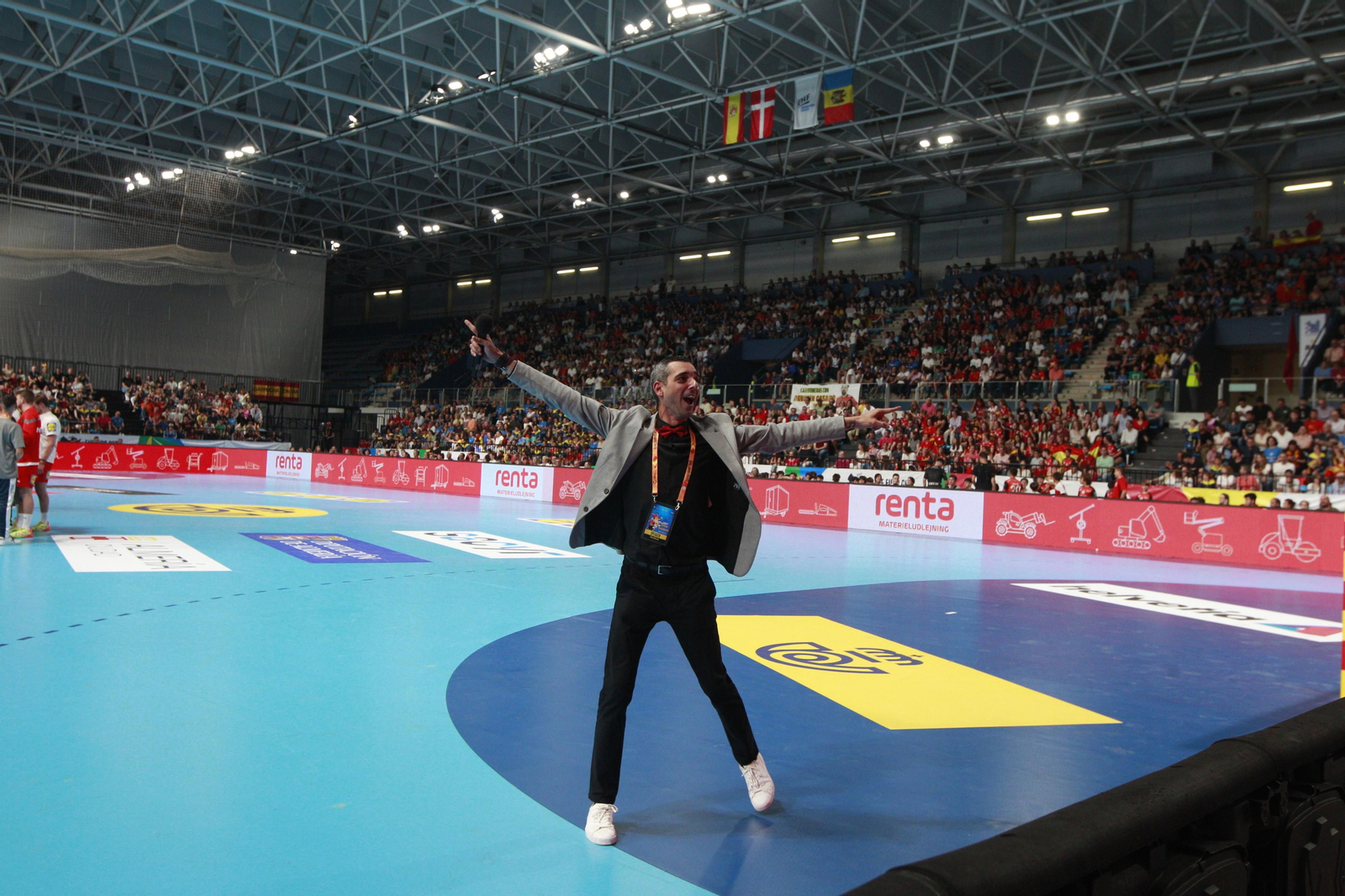 Imágenes del España-Dinamarca de la EHF Euro Cup de balonmano, en Almería