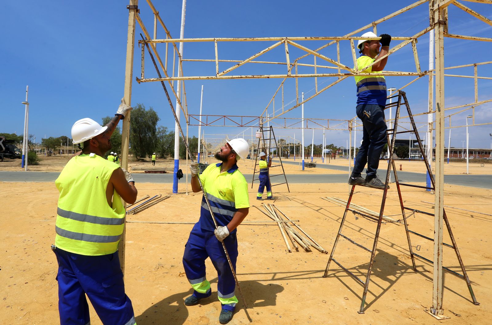 Preparación del recinto ferial para la celebración de las Colombinas 2019 en imágenes