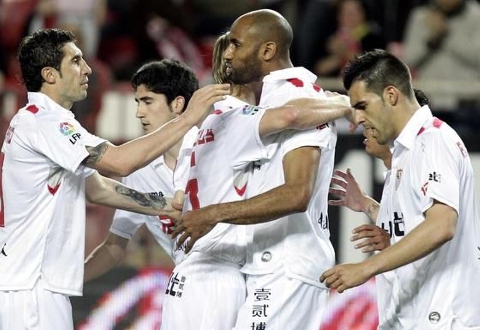 El Sevilla y el Xerez empatan en el Sánchez Pizjuán. / Antonio Pizarro