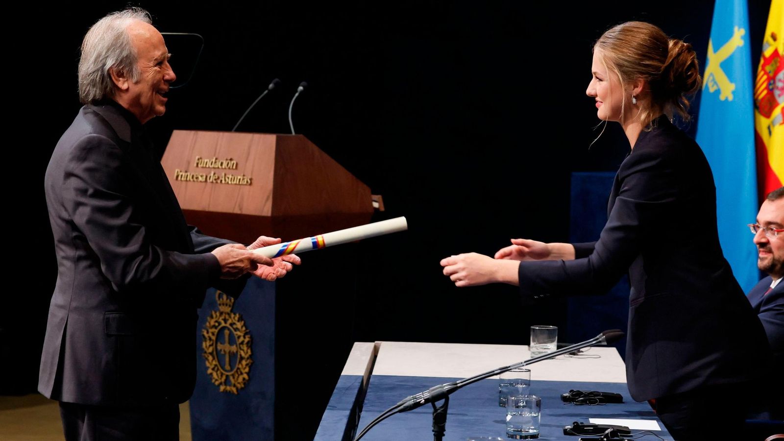 Joan Manuel Serrat durante la ceremonia de entrega de los Premios Princesa de Asturias.