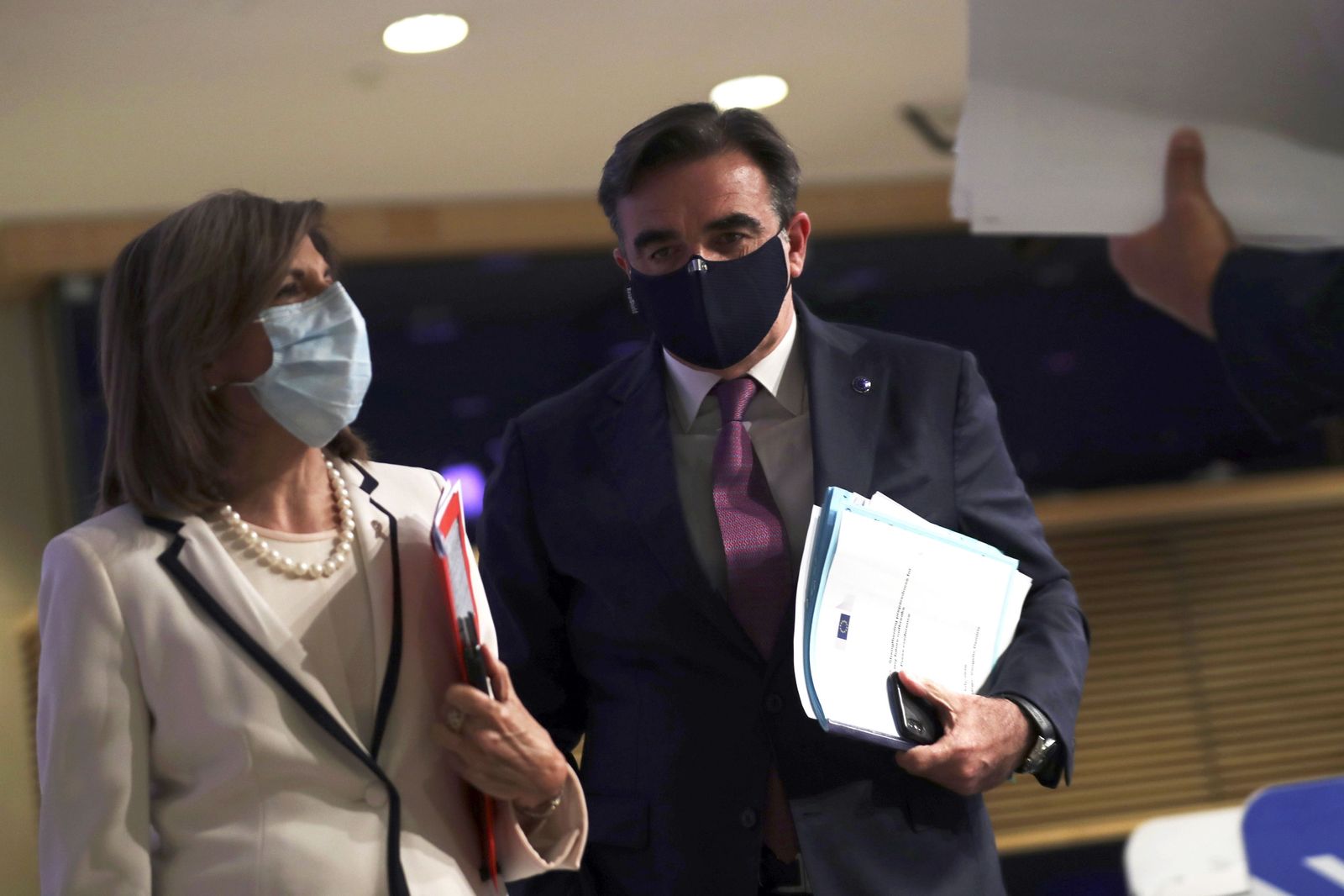 Stella Kyriakides y Margaritas Schinas