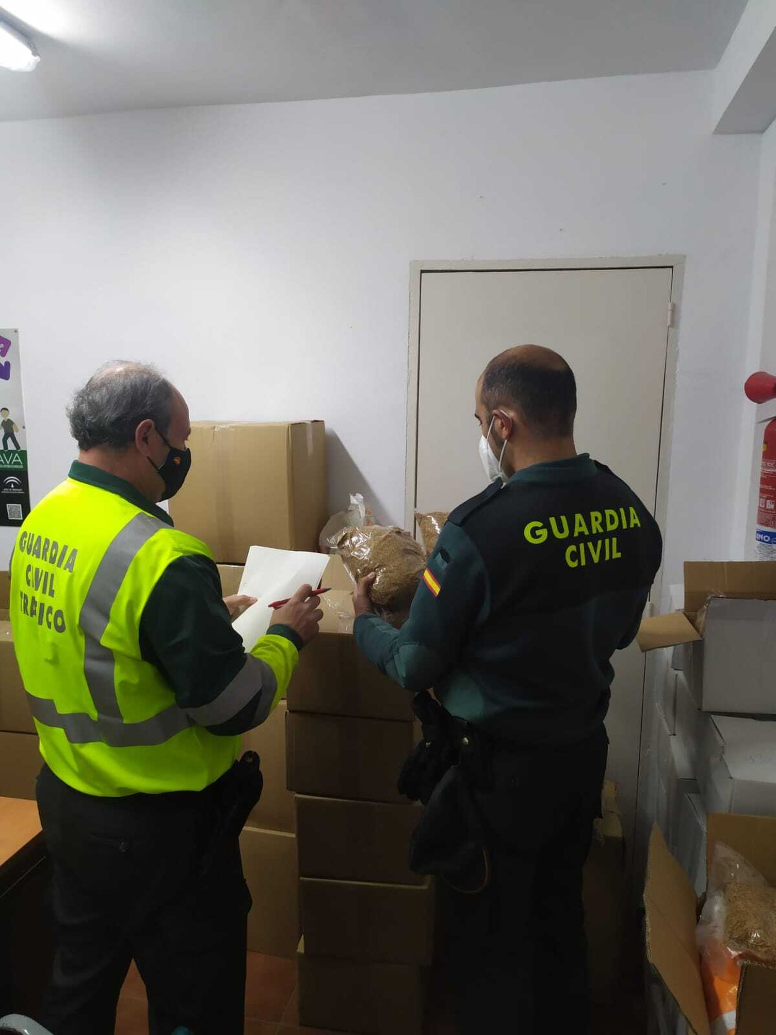 Intervenidos 219 kilos de picadura de tabaco en un vehículo en Lebrija