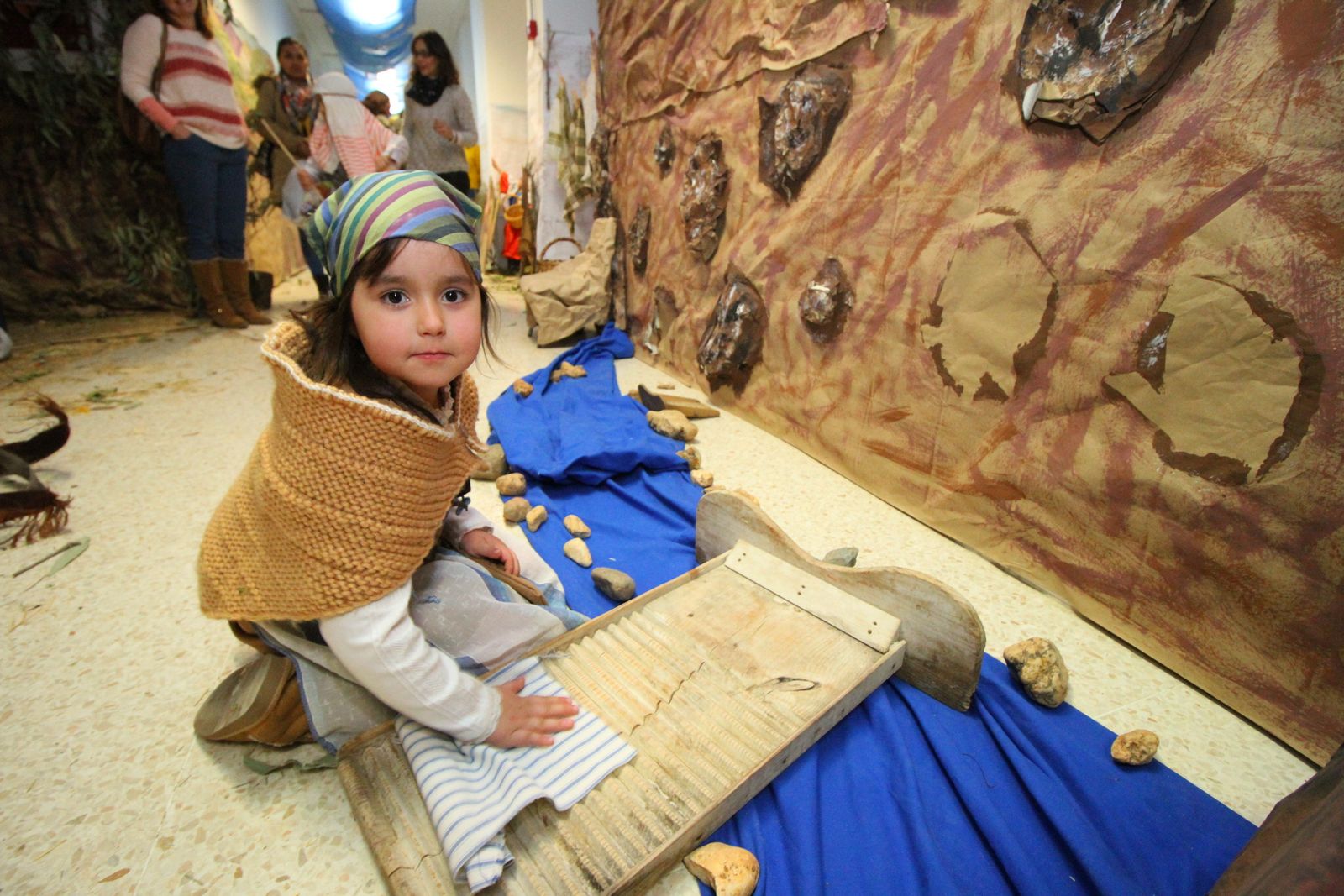 Imágenes del Belén viviente del colegio 12 de Octubre y la AMPA
