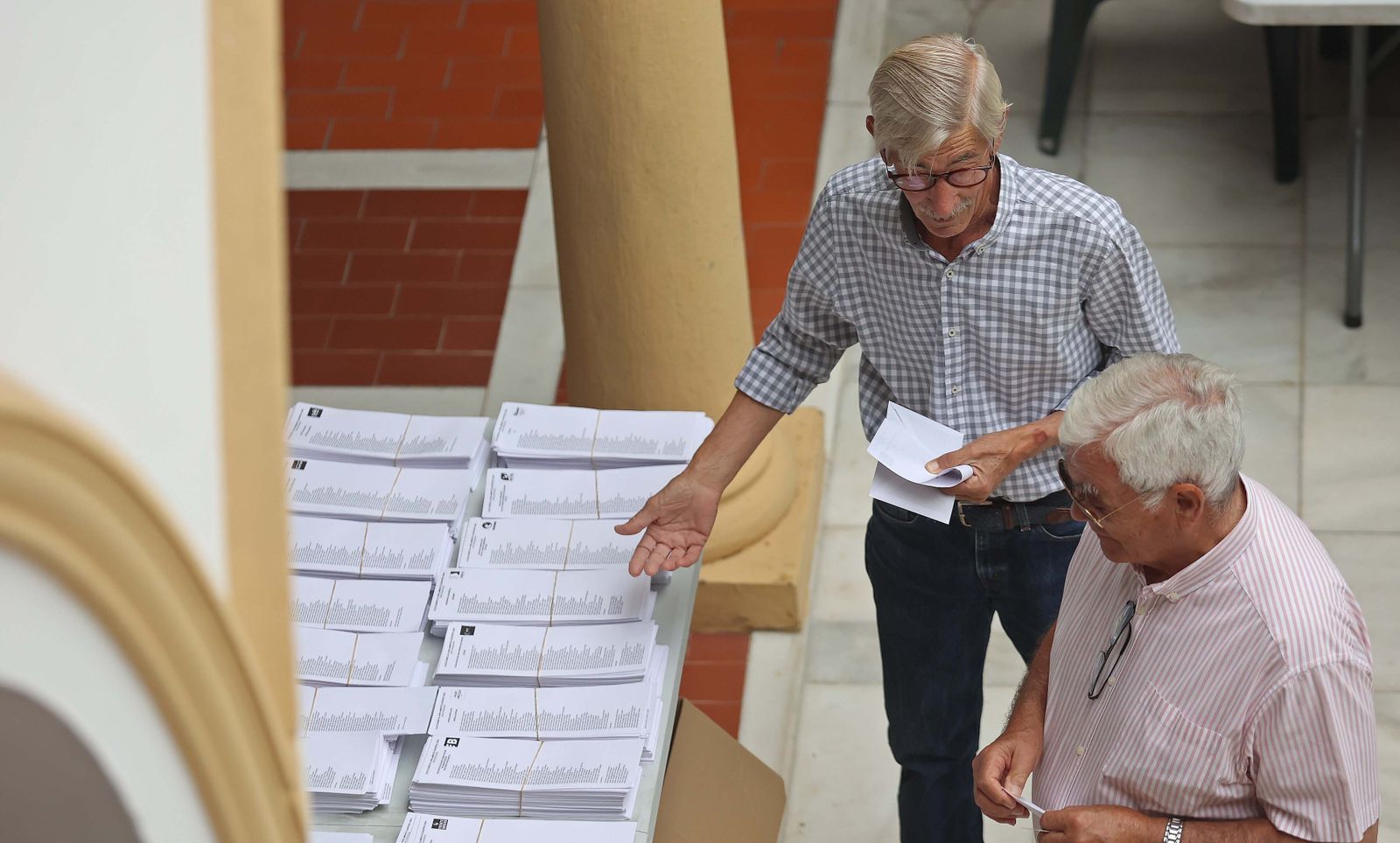 Imágenes de la jornada electoral para el Parlamento Europeo en Algeciras