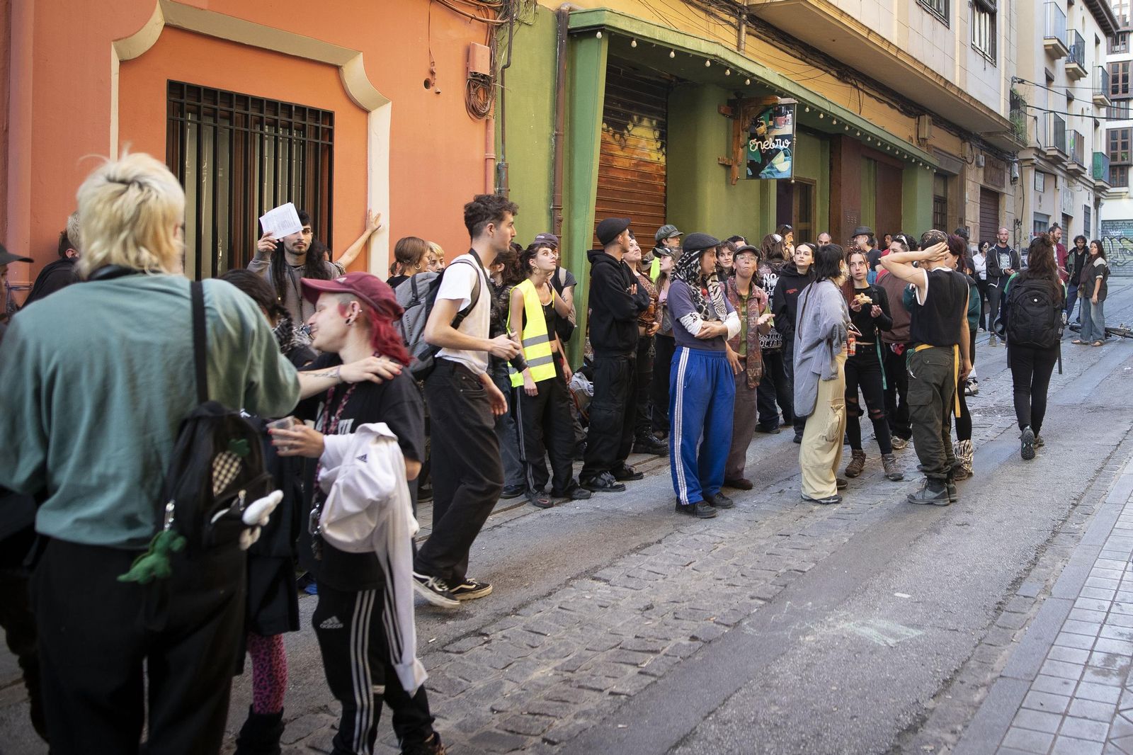 Todas las imágenes de la concentración frente al edificio okupado en el centro de Granada